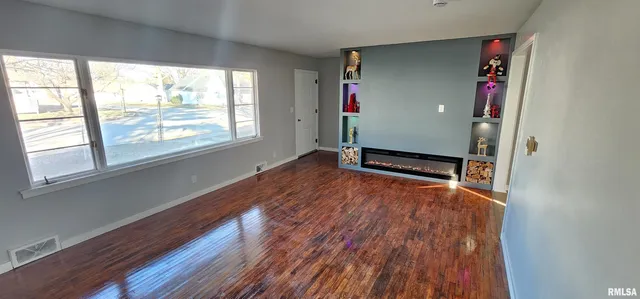 $189,900 | 175 East Jackson Street, Auburn, IL 62615