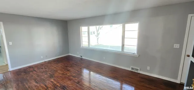 $189,900 | 175 East Jackson Street, Auburn, IL 62615