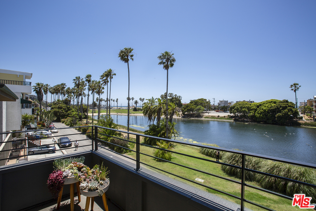 6505 Esplanade Ca, Unit 4 Playa del Rey, CA 90293 - Photo 3 of 53