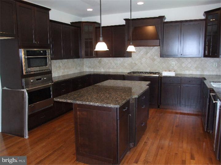 139 North Hillcrest Road Springfield, PA 19064 - Photo 3 of 14 Kitchen