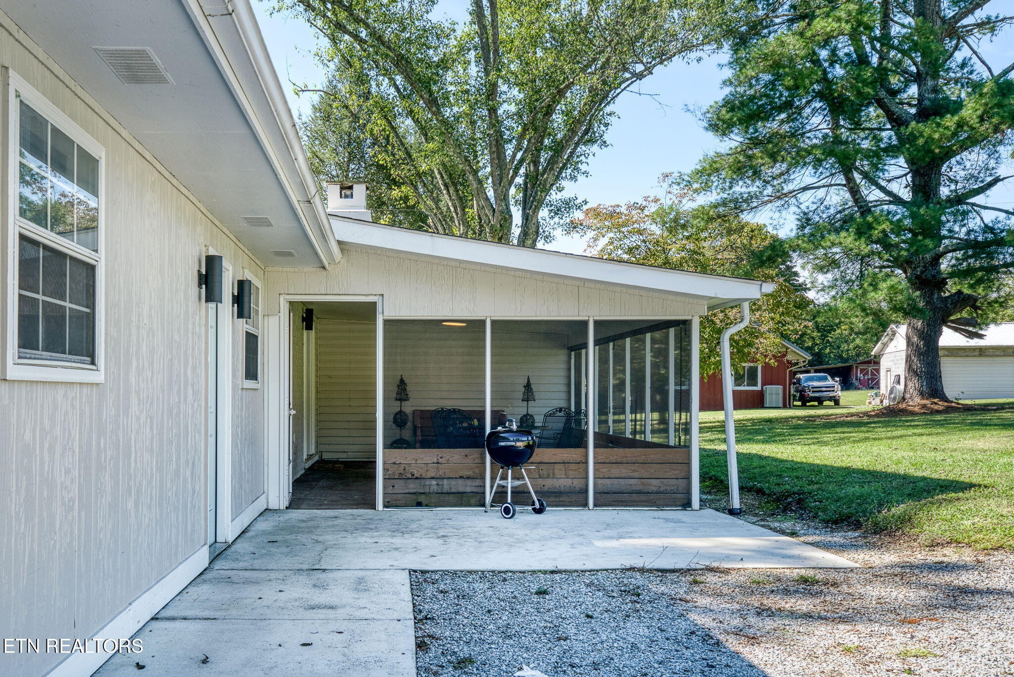 240 Gordon Drive Spring City, TN 37381 - Photo 4 of 45