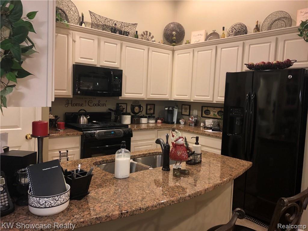 803 Chelsea Ridge Court Howell, MI 48843 - Photo 8 of 29 IMG_2111.jpeg
