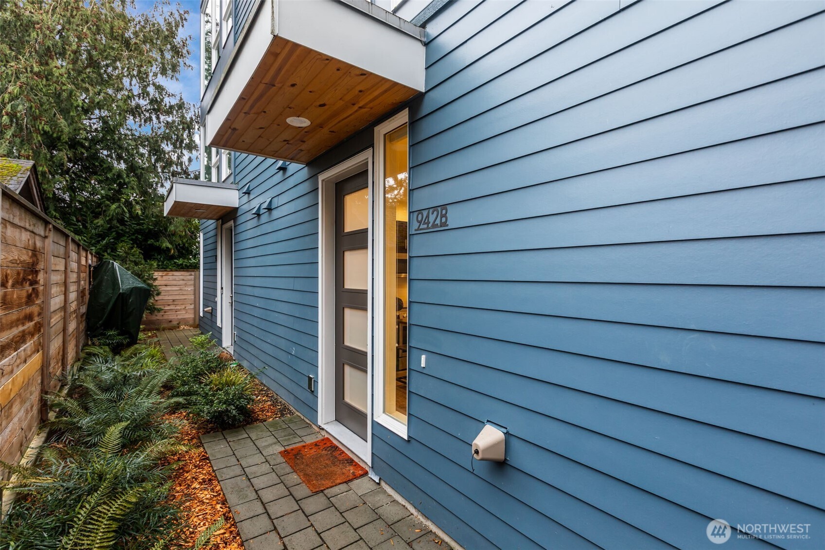 942 North 89th Street, Unit B Seattle, WA 98103 - Photo 3 of 23