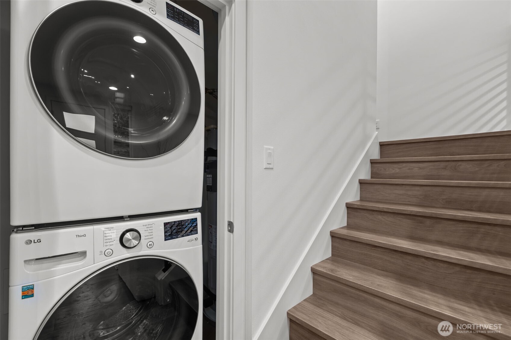 942 North 89th Street, Unit B Seattle, WA 98103 - Photo 9 of 23