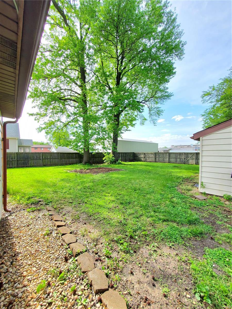 5817 Memory Lane Belleville, IL 62226 - Photo 10 of 28