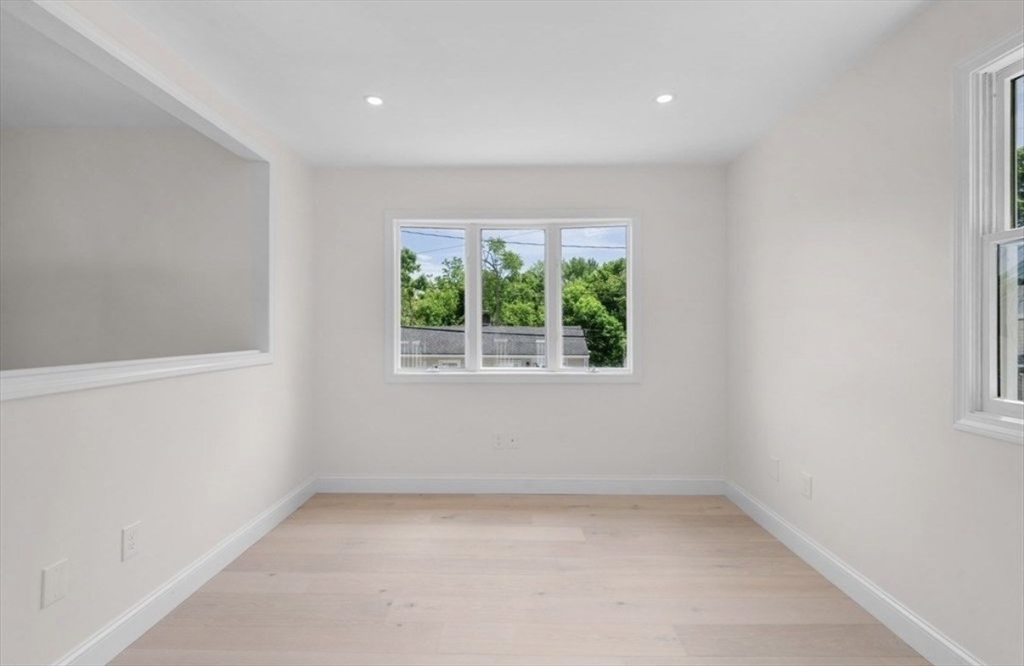 22 Abbott Road Waltham, MA 02452 - Photo 4 of 36