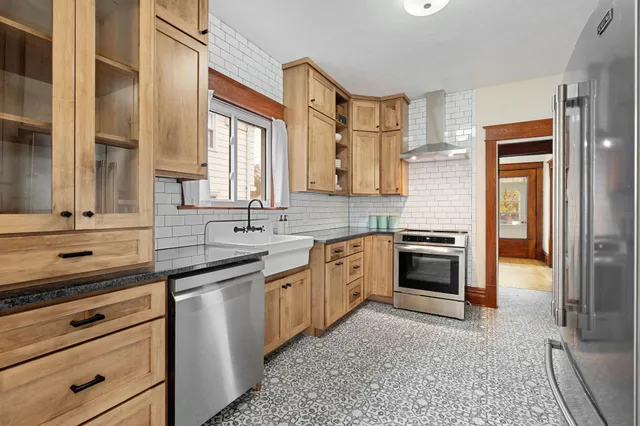 $199,900 | 701 11th Street Northwest, Austin, MN 55912