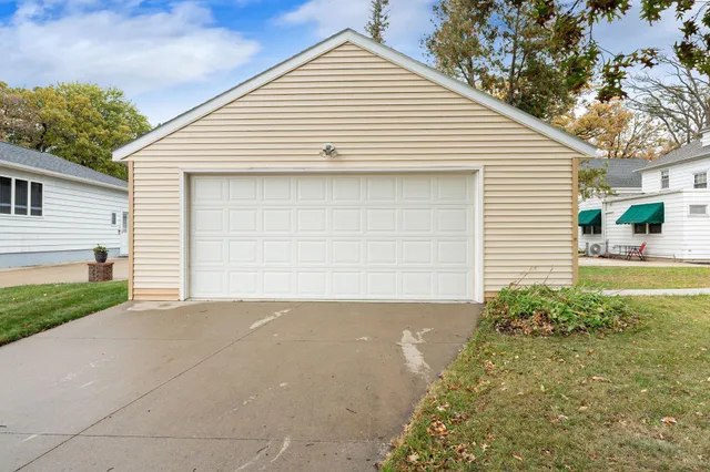 $199,900 | 701 11th Street Northwest, Austin, MN 55912