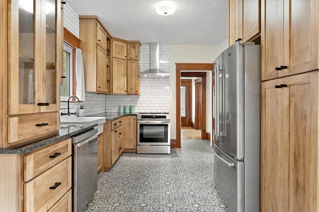 $199,900 | 701 11th Street Northwest, Austin, MN 55912