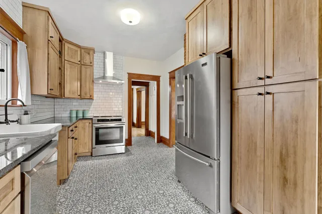 $199,900 | 701 11th Street Northwest, Austin, MN 55912