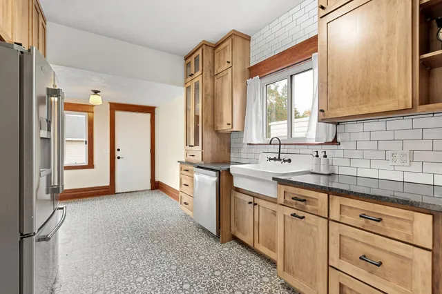 $199,900 | 701 11th Street Northwest, Austin, MN 55912