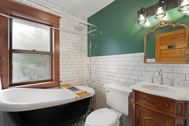 $199,900 | 701 11th Street Northwest, Austin, MN 55912