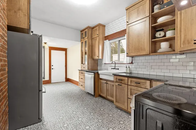 $199,900 | 701 11th Street Northwest, Austin, MN 55912