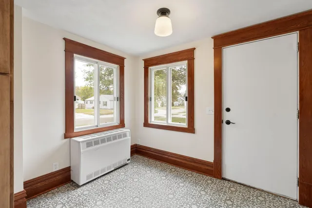 $199,900 | 701 11th Street Northwest, Austin, MN 55912