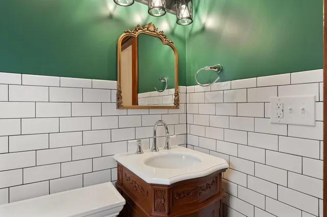 $199,900 | 701 11th Street Northwest, Austin, MN 55912