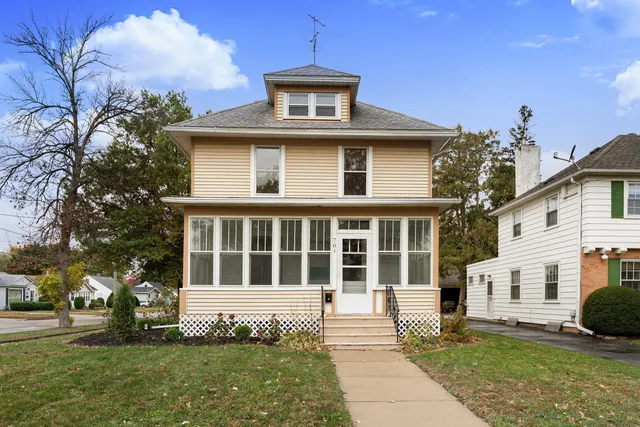 $199,900 | 701 11th Street Northwest, Austin, MN 55912