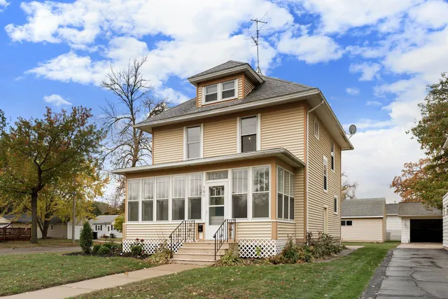 $199,900 | 701 11th Street Northwest, Austin, MN 55912