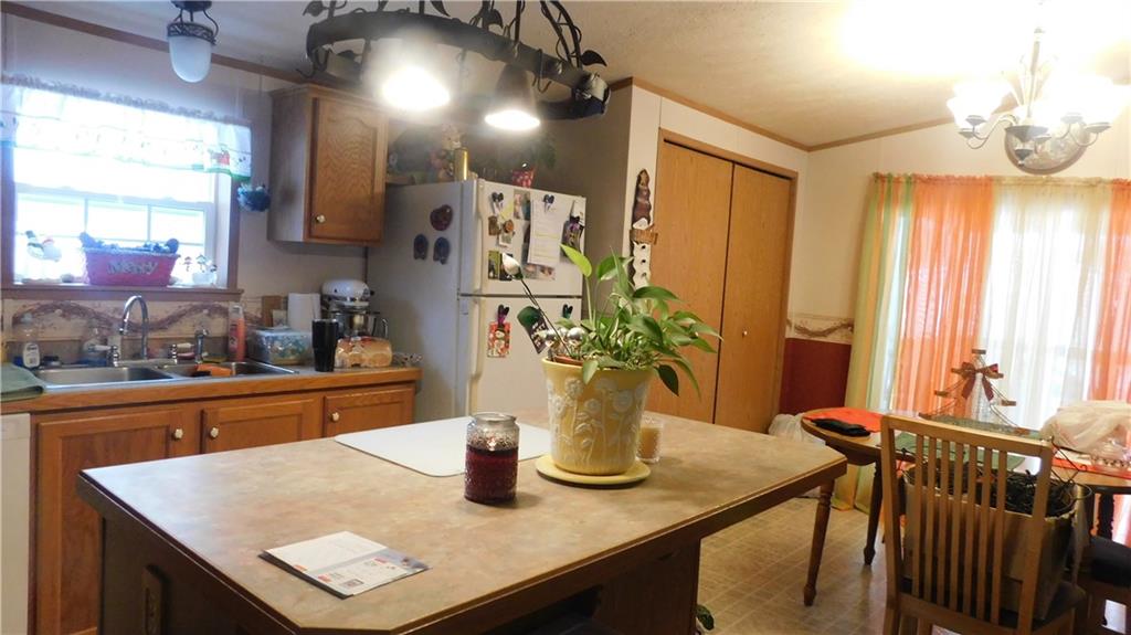 648 North Liberty Road Grove City, PA 16127 - Photo 3 of 16 Gallery Image 3