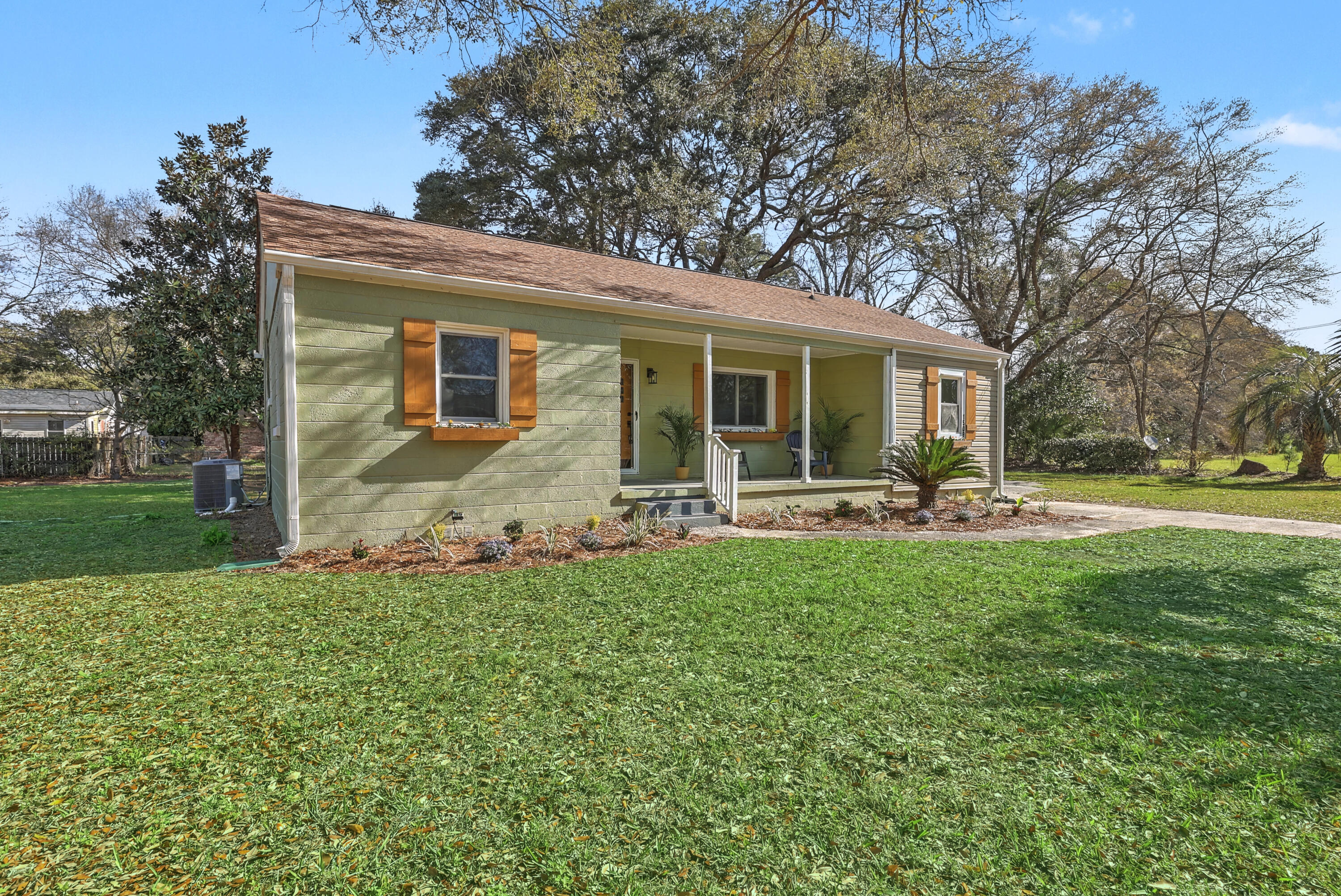 1509 Rainbow Road Charleston, SC 29412 - Photo 5 of 36 Gallery Image 5
