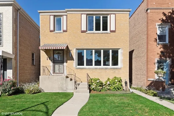 $2,100 | 5016 North Mango Avenue, Unit 2, Chicago, IL 60630