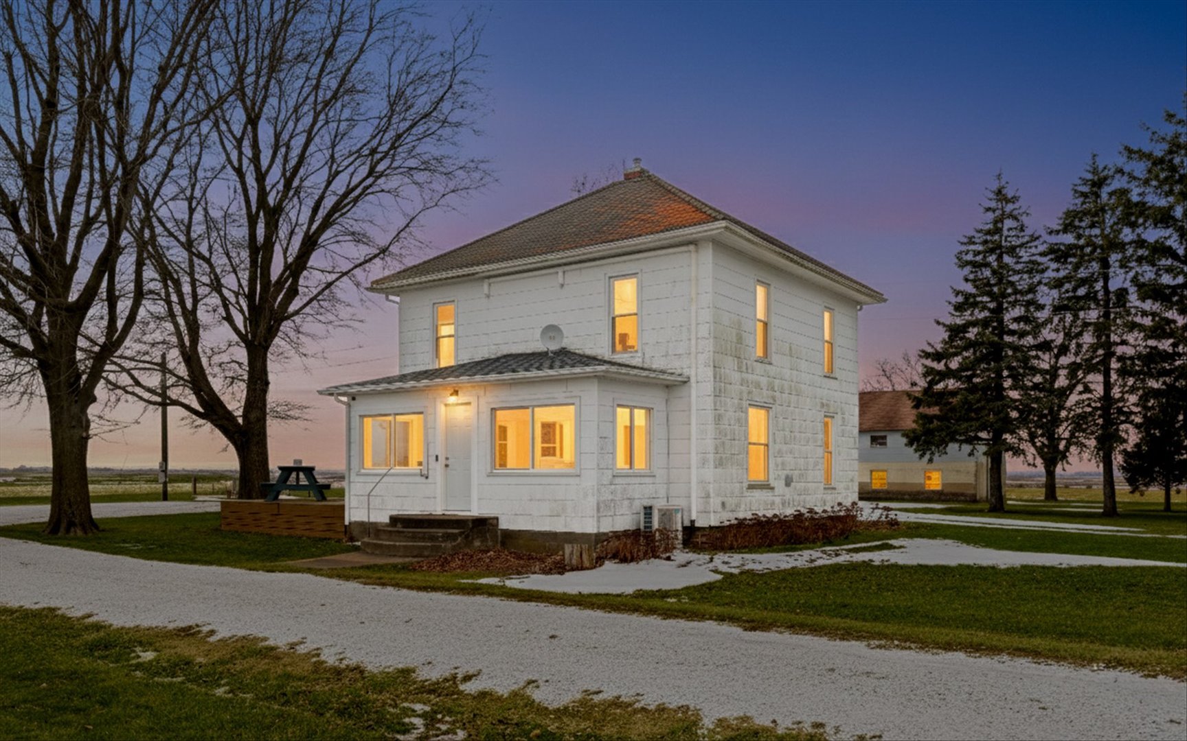 1471 East 100th Road North Rankin, IL 60960 - Photo 1 of 39 a front view of a house with a yard