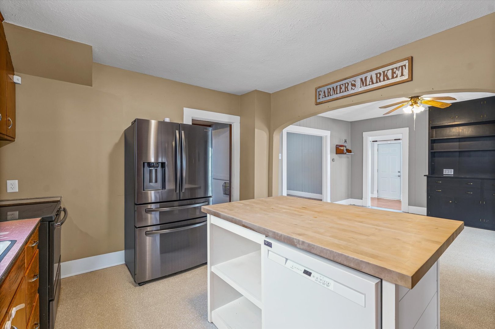 1471 East 100th Road North Rankin, IL 60960 - Photo 15 of 39 a kitchen with a refrigerator and a sink