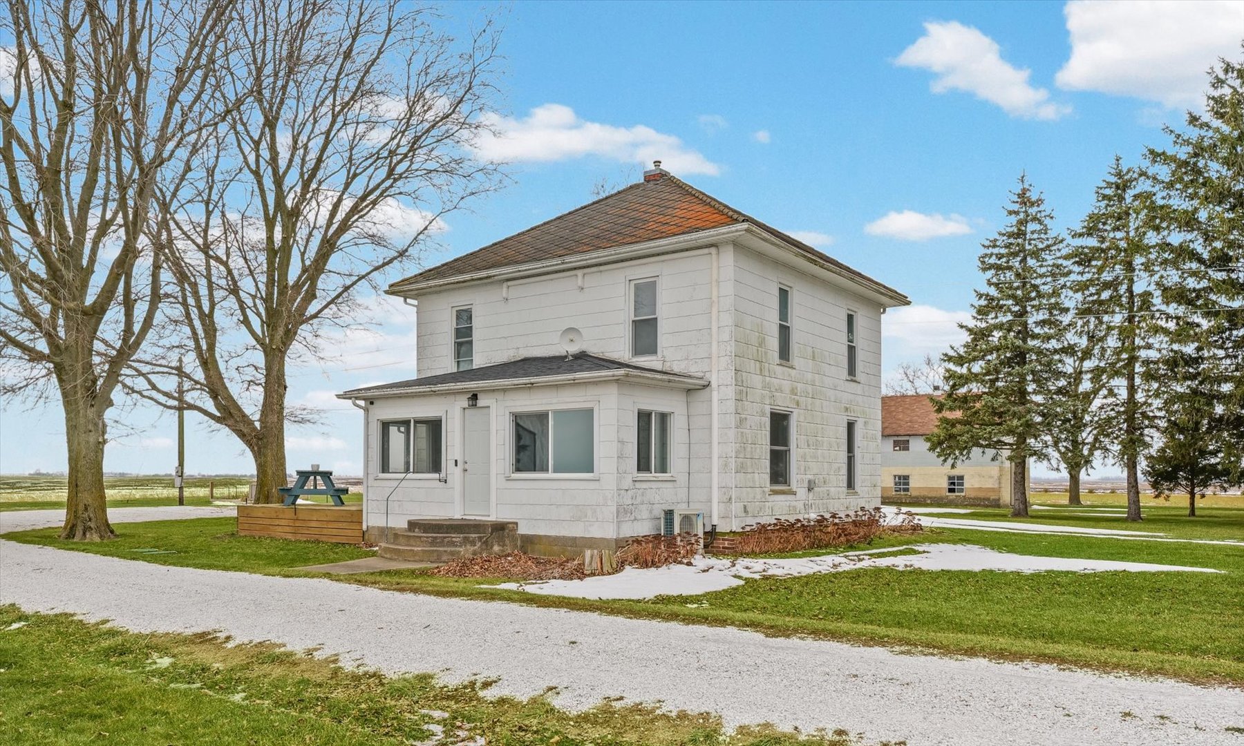 1471 East 100th Road North Rankin, IL 60960 - Photo 3 of 39 a view of a house with a yard