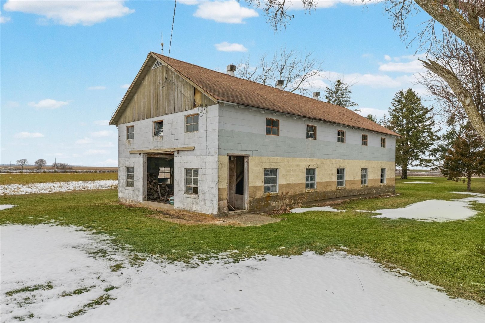 1471 East 100th Road North Rankin, IL 60960 - Photo 34 of 39 a view of a house with a yard and sitting area
