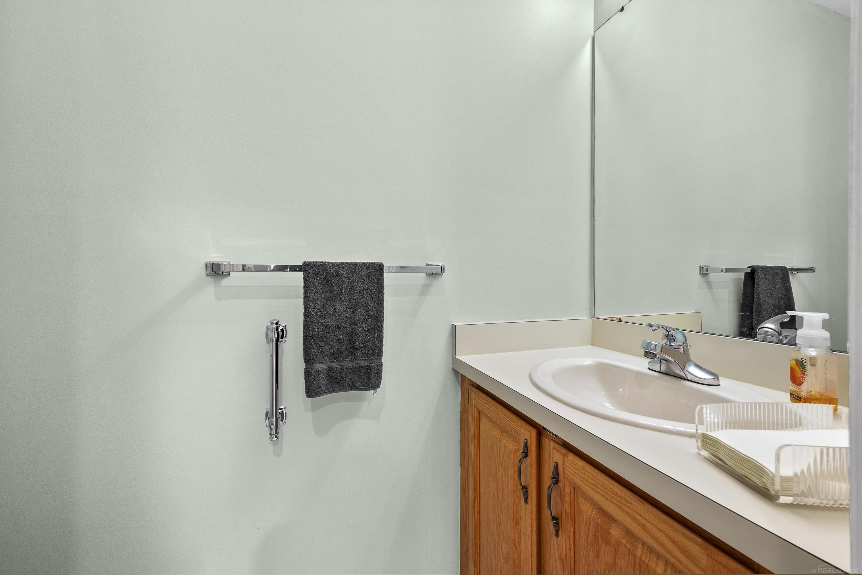 959 Pine Trail Drive Rochester, MI 48307 - Photo 20 of 44 50190479-d4c93487-1580-4677-a704-c584a74902bf.JPG