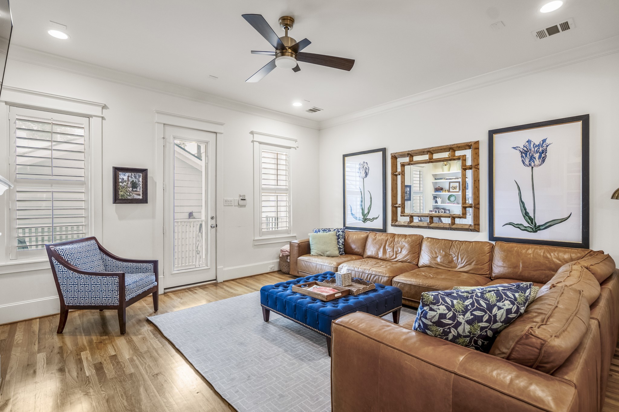 732 East 28th Street Houston, TX 77009 - Photo 21 of 44 a living room with furniture and a window
