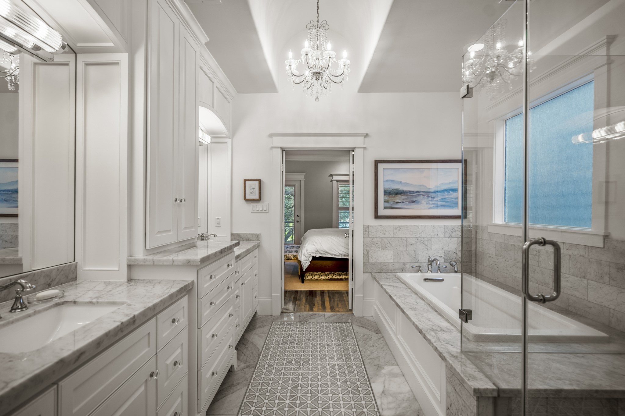 732 East 28th Street Houston, TX 77009 - Photo 36 of 44 a spacious en suite bathroom with a granite countertop tub sink and mirror