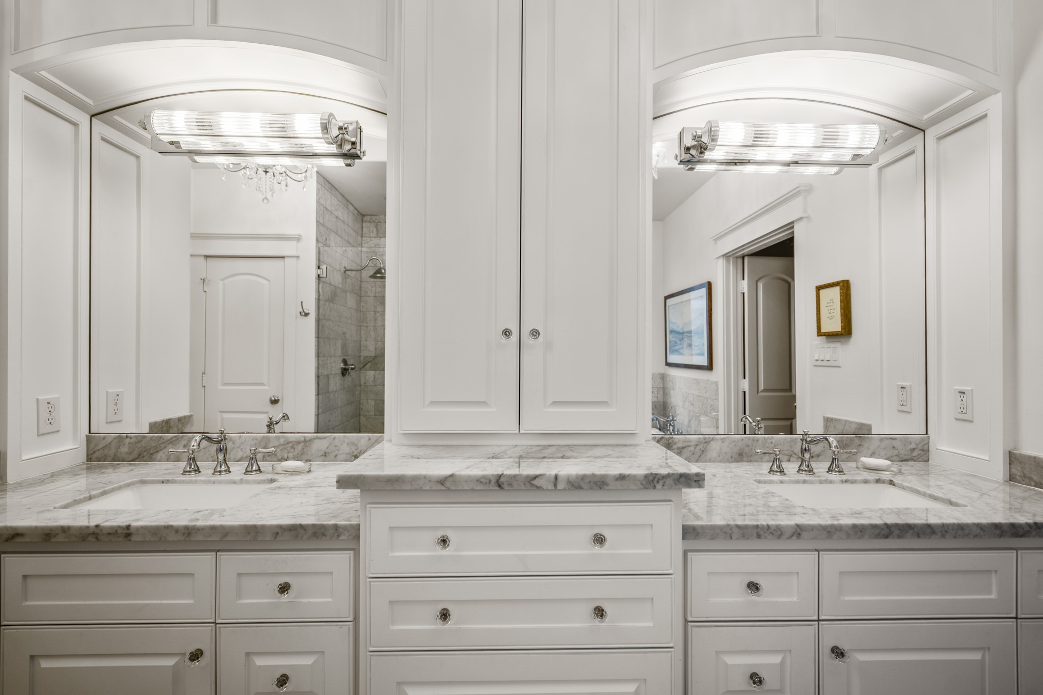 732 East 28th Street Houston, TX 77009 - Photo 37 of 44 a bathroom with a granite countertop sink mirror and