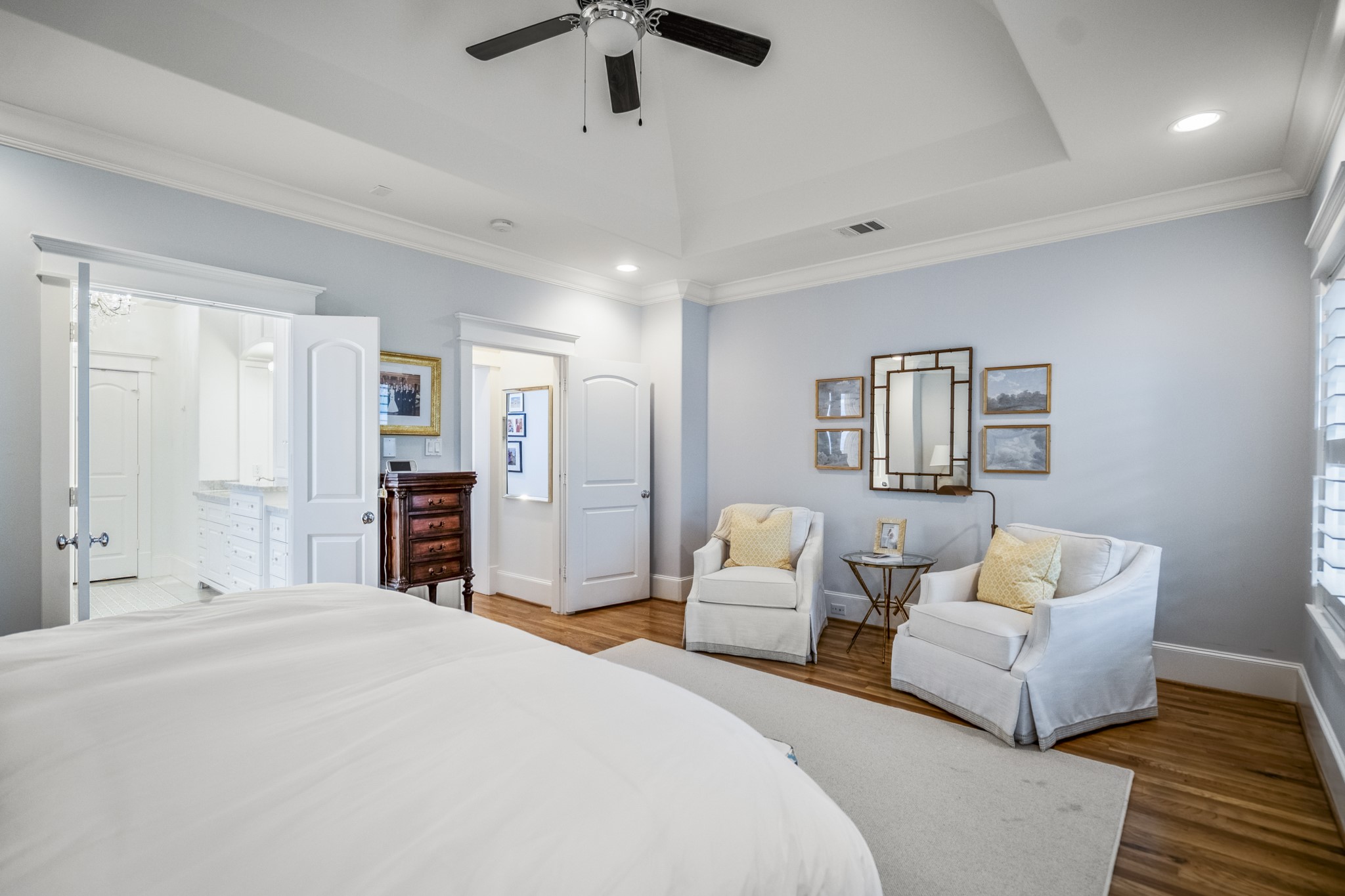 732 East 28th Street Houston, TX 77009 - Photo 40 of 44 a bedroom with a bed and couch