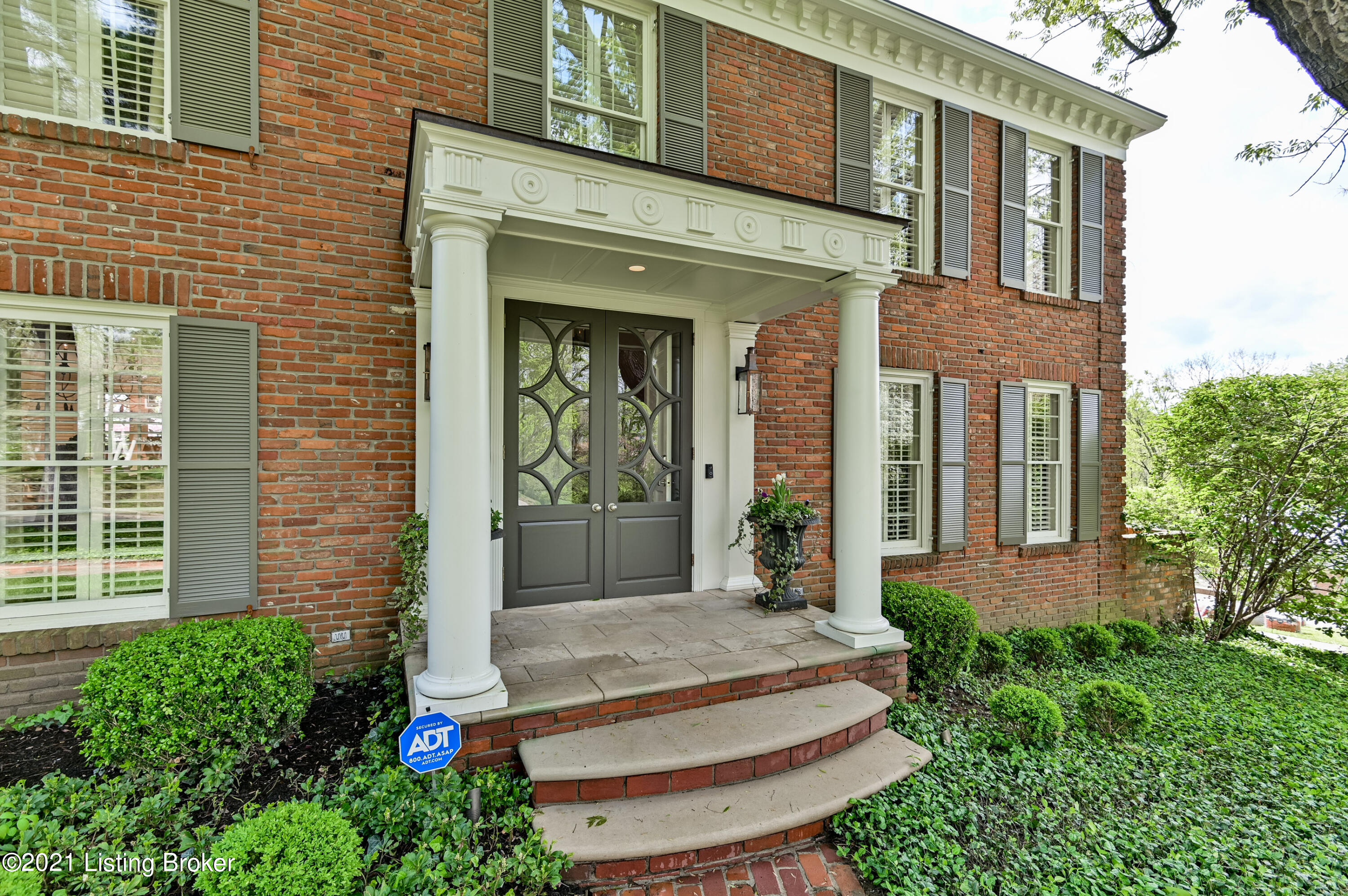 1121 Red Fox Road Louisville, KY 40205 - Photo 8 of 71 008 - 20210421 8142