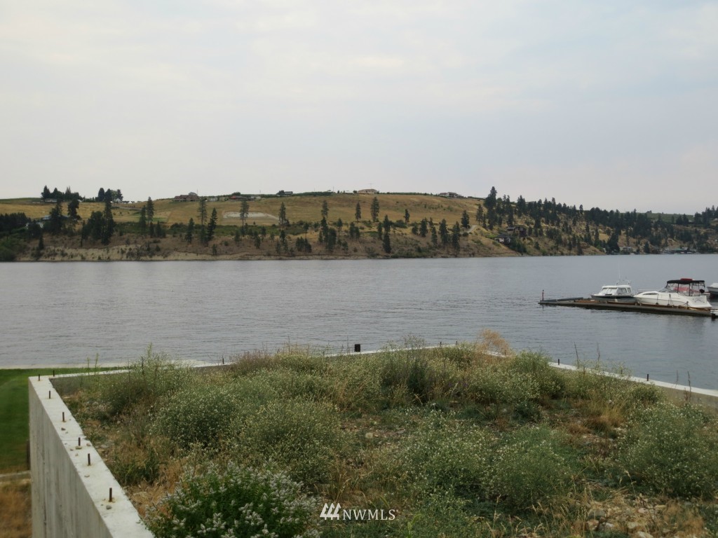 12298 South Lakeshore Road Chelan, WA 98816 - Photo 11 of 24 Gallery Image 11