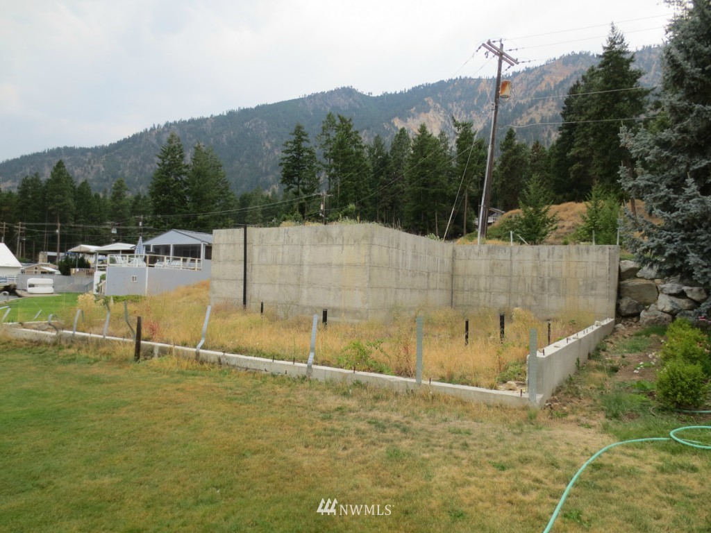 12298 South Lakeshore Road Chelan, WA 98816 - Photo 14 of 24 Gallery Image 14