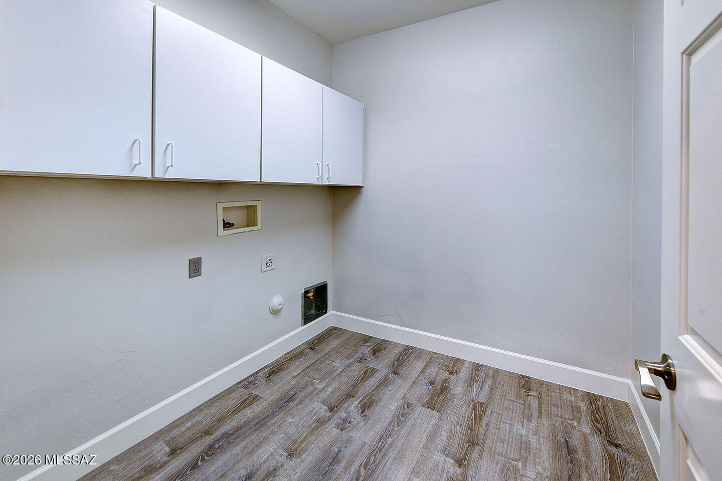 13464 North Piemonte Way Oro Valley, AZ 85755 - Photo 28 of 33 a view of a room with wooden floor and cabinets