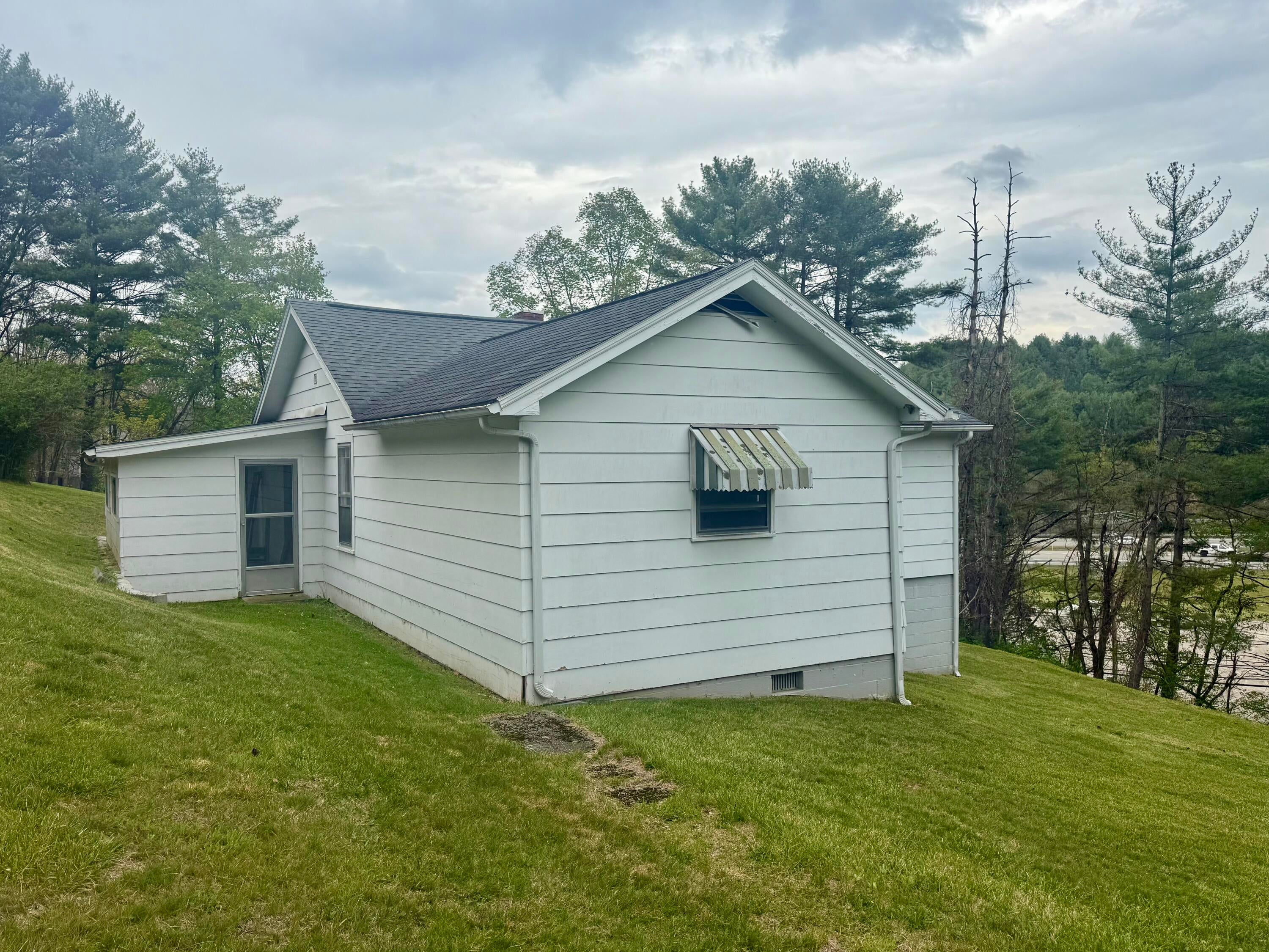 2770 Maple Acres Road Princeton, WV 24739 - Photo 7 of 46 IMG_2340