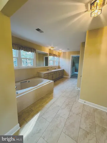 $4,000 | 16405 Equestrian Lane, Rockville, MD 20855