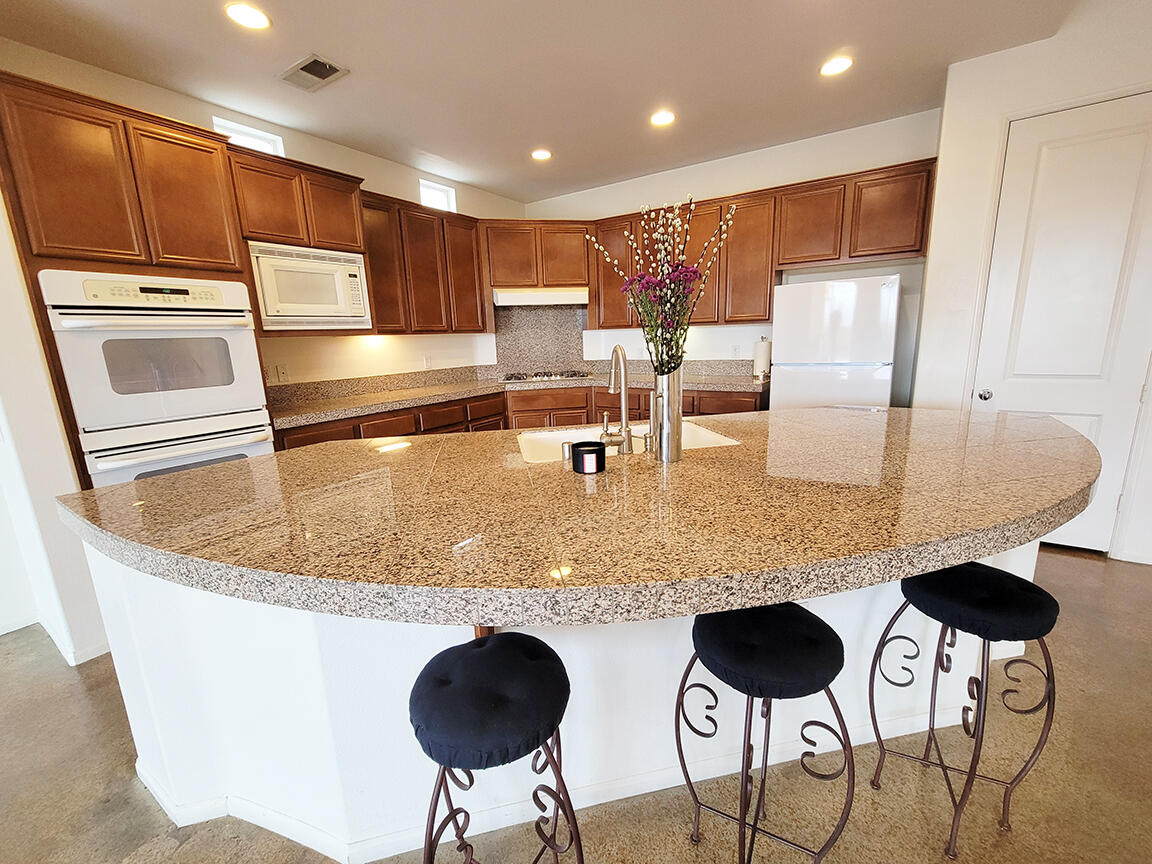 68148 Madrid Road Cathedral City, CA 92234 - Photo 3 of 45 20240205_130047