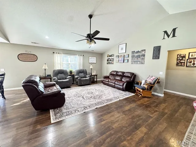 $249,500 | 1407 Birch Creek Court, Dexter, MO 63841