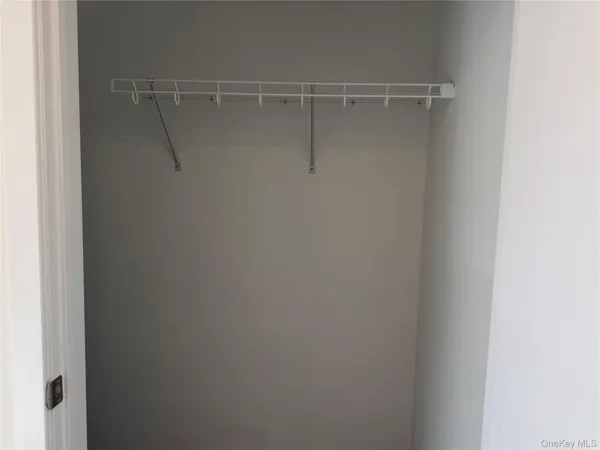 $1,700 | 5 Colonial Drive, Unit 16, Wappingers Falls, NY 12590
