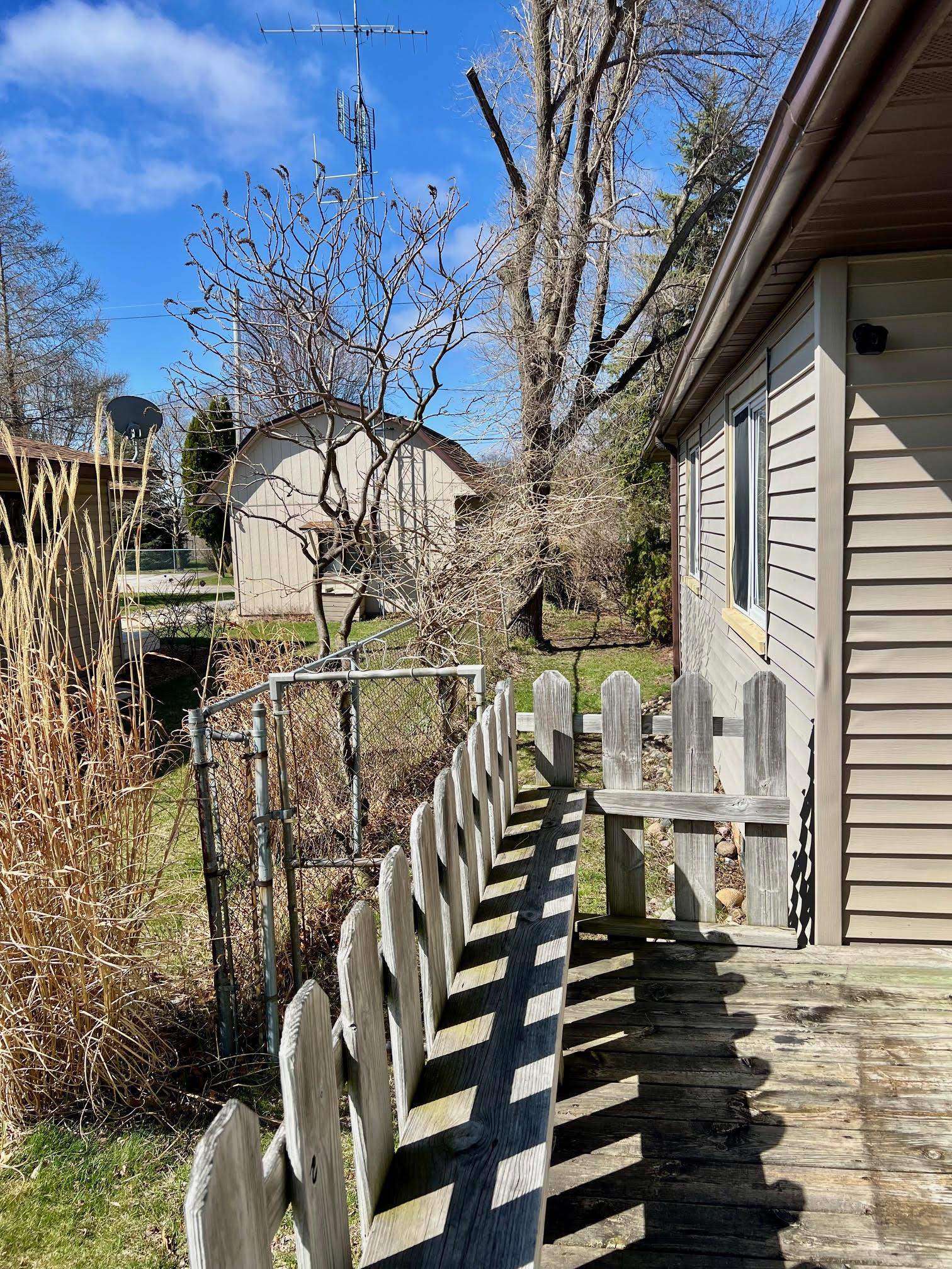 356 Killarney Beach Road Bay City, MI 48706 - Photo 11 of 47