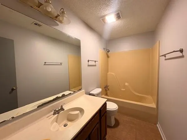 $1,250 | 108 Pkwy N Drive, Unit 108, Slidell, LA 70458