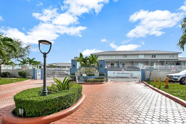 $2,800 | 8330 Northwest 103rd Street, Unit 101B, Hialeah, FL 33016