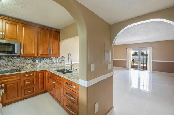 $2,800 | 8330 Northwest 103rd Street, Unit 101B, Hialeah, FL 33016