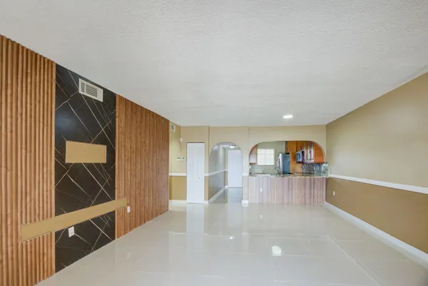 $2,800 | 8330 Northwest 103rd Street, Unit 101B, Hialeah, FL 33016