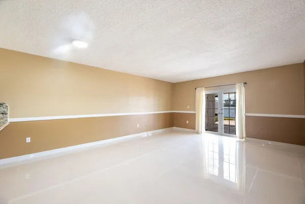 $2,800 | 8330 Northwest 103rd Street, Unit 101B, Hialeah, FL 33016