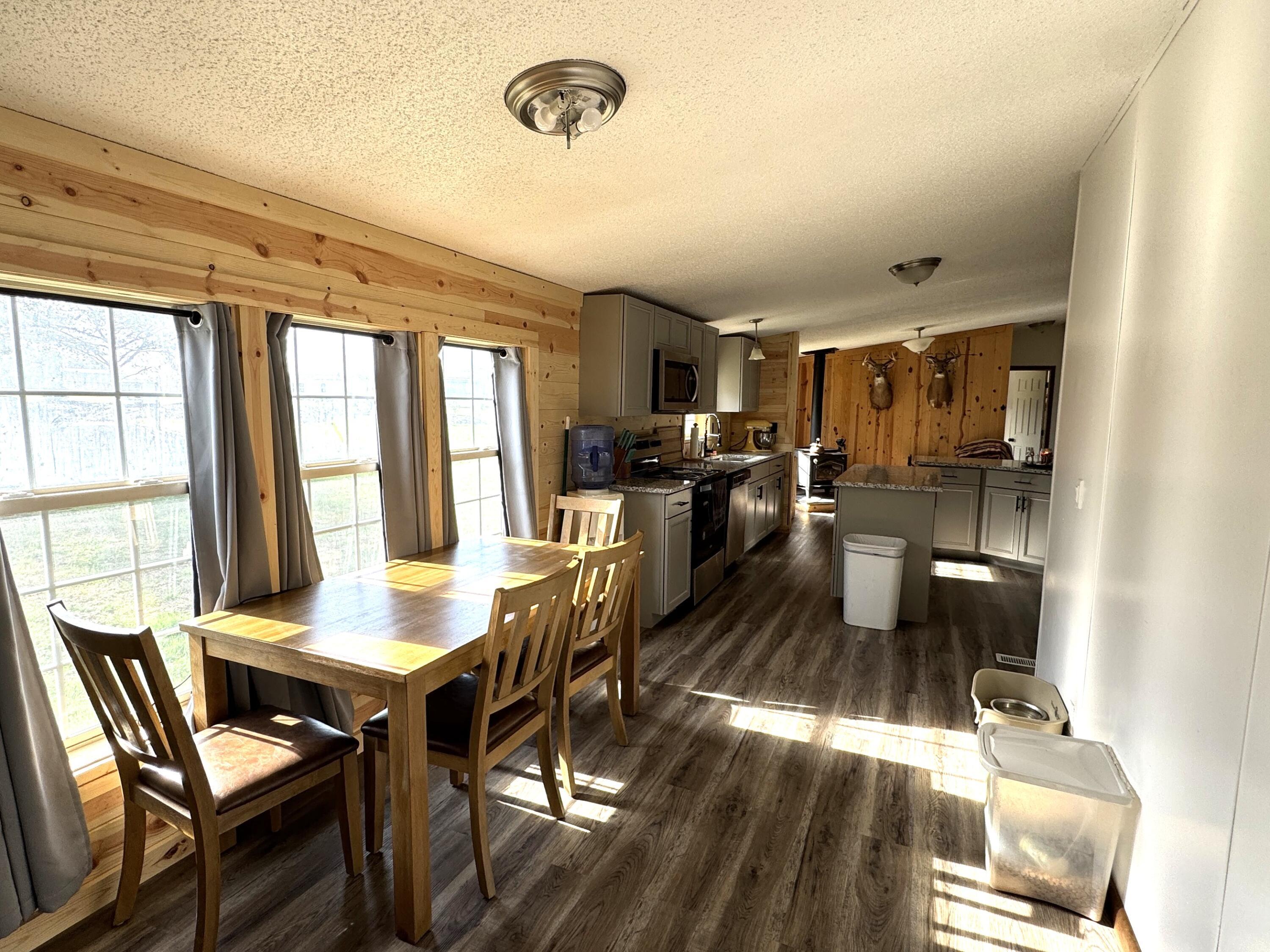 18670 Griffith Road Logan, OH 43138 - Photo 14 of 23 18670 Dining/Kitchen