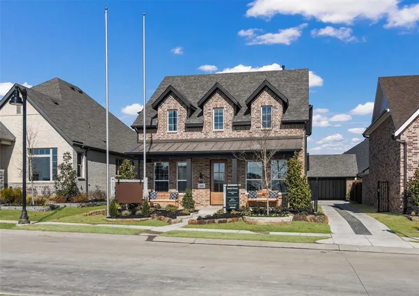 $465,000 | 1612 Swan Street, Van Alstyne, TX 75495